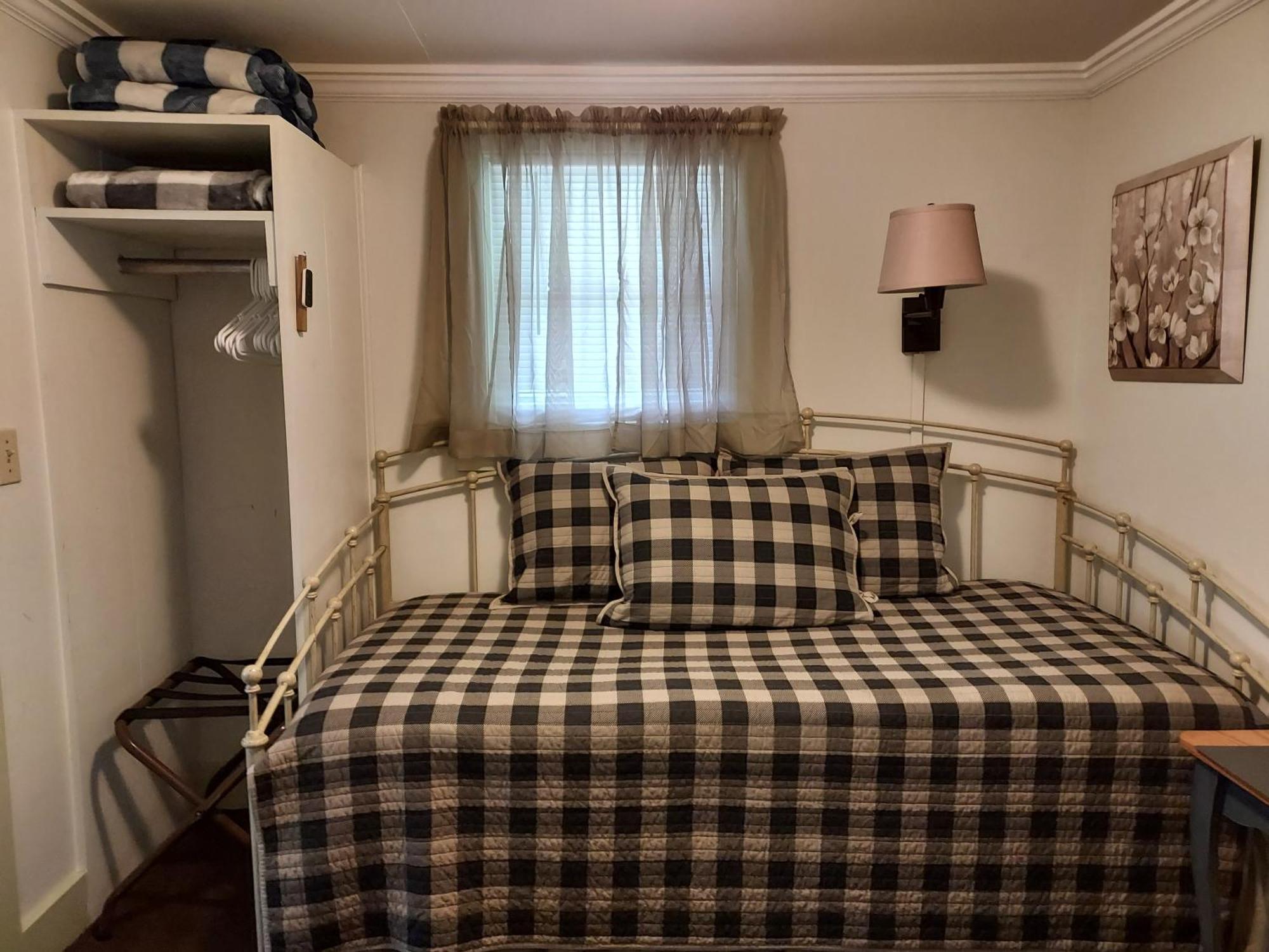 Serenity Motel Shaftsbury エクステリア 写真